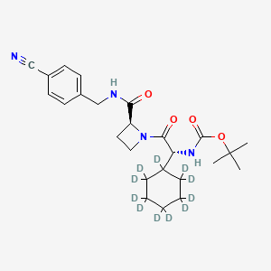 Struktura - 1-[(2R)-N’-Boc-2-amino-2-cyclohexylacetyl]-N-(4’-cyanobenzyl)-2-L-azetidinecarboxamide-d11
